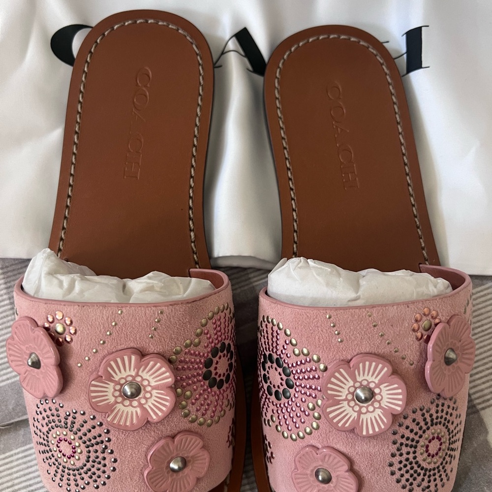 Coach BNIB Sandals Sz 7